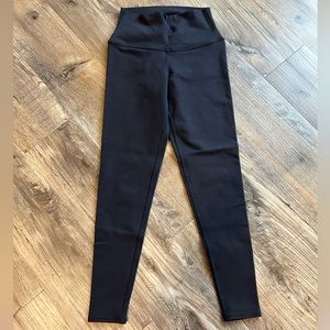alo yoga 7/8 black leggings. Size- xs. Color-black.